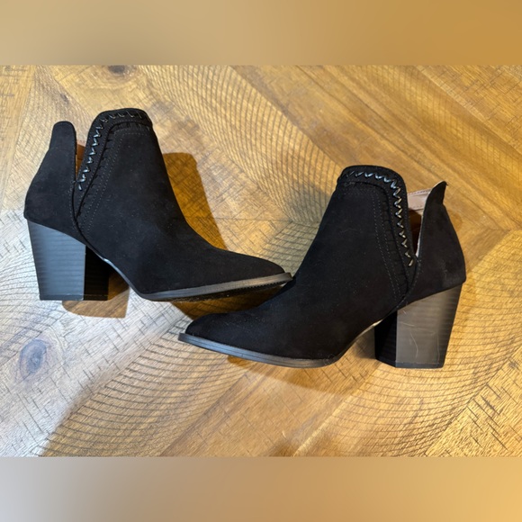 NWOT Black with Design Trim Women’s Ankle Booties - Picture 2 of 10